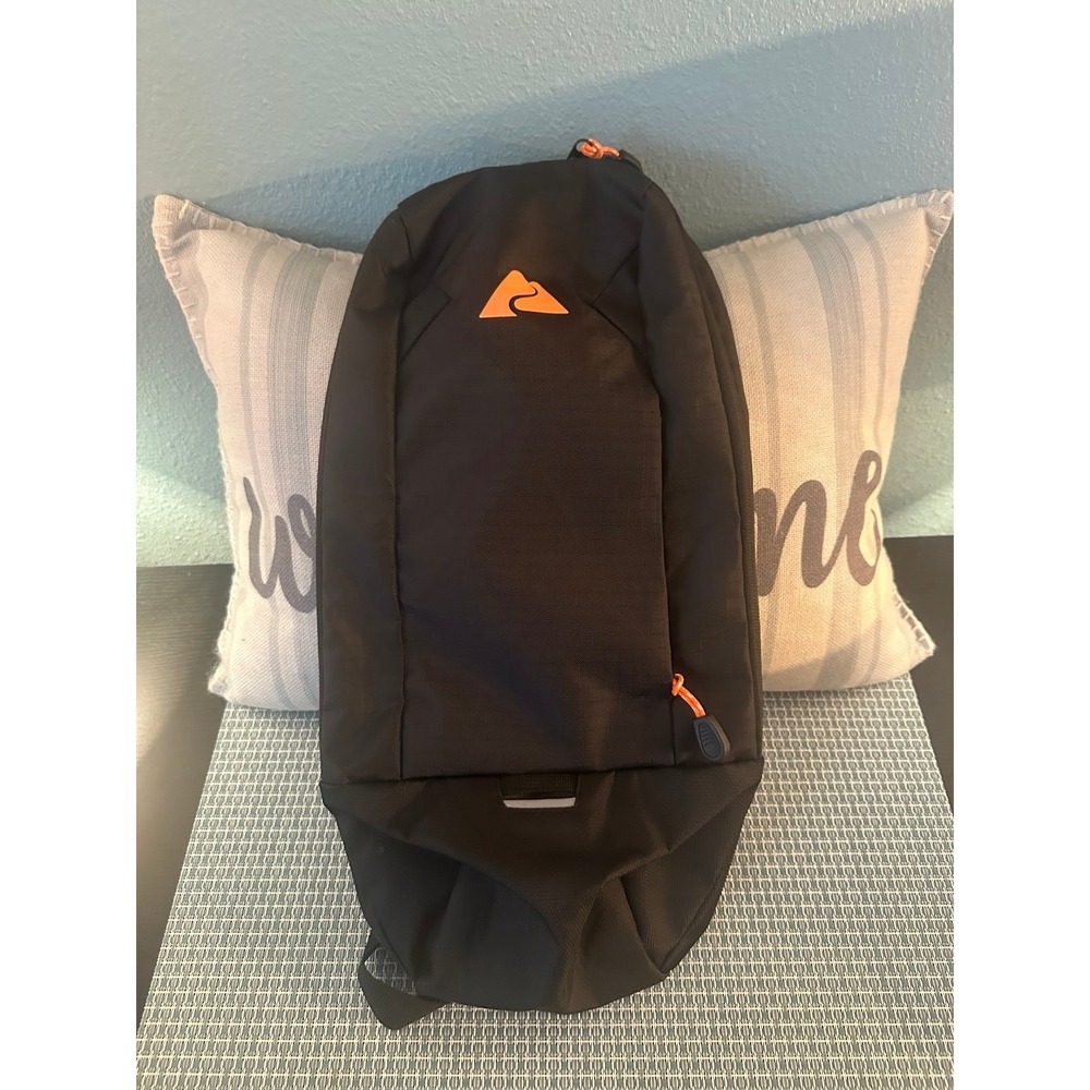 OZARK TRAIL  Hydration Back Pack Black 1.5 Liter Reservoir